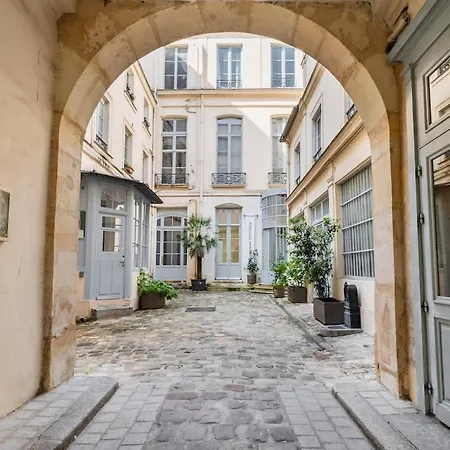 Appartement Charming Flat In Parijs