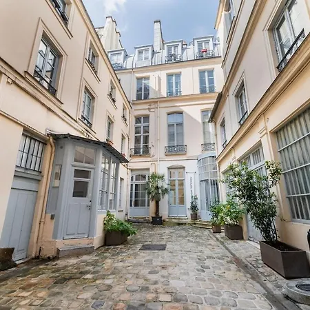 Charming Flat In Paris
